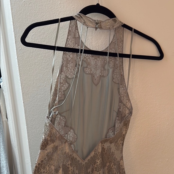 NWT REISS ITALIAN FABRIC FERN
FITTED LACE HALTER NECK MAXI DRESS SIZE 2 - Picture 9 of 12